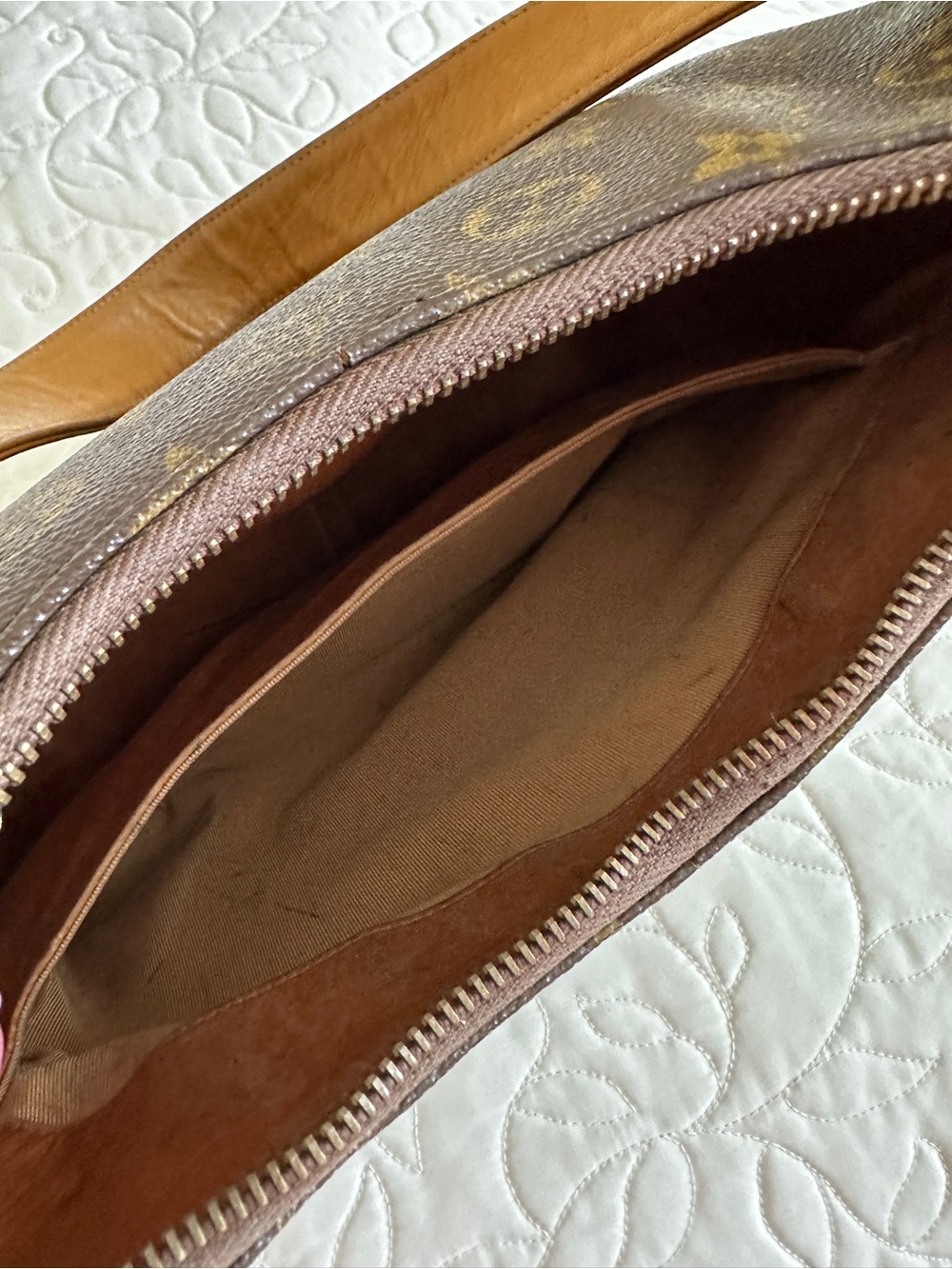 Louis Vuitton Monogram Canvas  Shoulder Bag in Brown and Tan - Picture 3 of 13